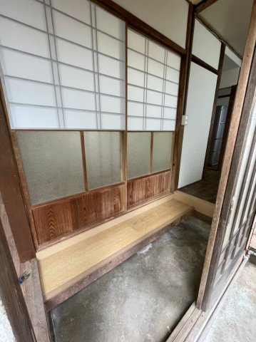 三浦市天神町戸建のエントランス|清潔なエントランスです
