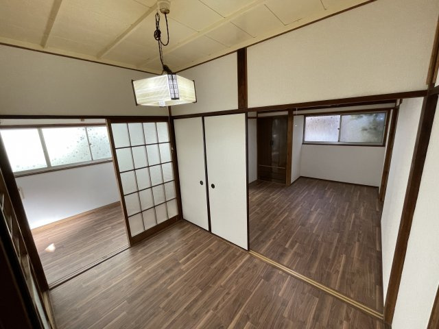 三浦市天神町戸建の居間・リビング|ゆったり過ごせるリビングです