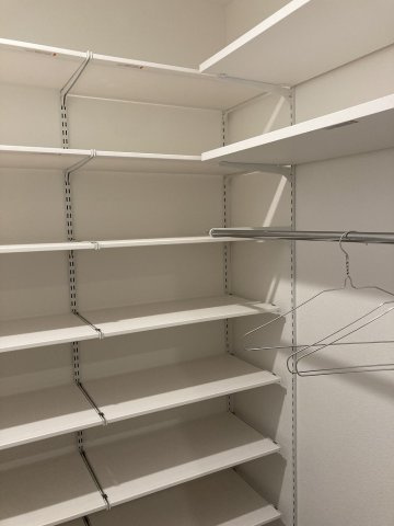 ◎鳥取大通6　「家は品質！」　家具付モデル住宅　”TRETTIO VALO”の玄関|玄関シューズクローゼット。靴もコートも収納でします。