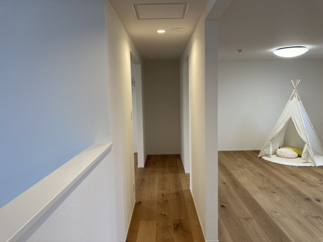 ◎鳥取大通6　「家は品質！」　家具付モデル住宅　”TRETTIO VALO”のその他共用部分|2F廊下はライフスタイルに合わせた間仕切・建具選択が可能です。