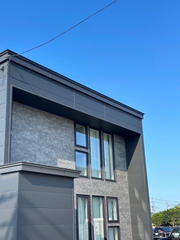 ◎鳥取大通6　「家は品質！」　家具付モデル住宅　”TRETTIO VALO”の外観|シンプルだけど無駄のないデザインです。