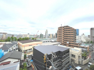 【展望】 | 【 View 】
木の暖かさをより感じさせてくれる太陽の光、一日の始まりを心地よく演出してくれます。窓から入る気持ちのいい風で、活力がみなぎることでしょう。