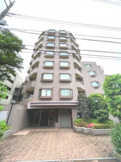 【外観】 | 【 Appearance 】
存在感のある建物は、居住者の拠点としてずっと価値を持ち続ける。今もそこでじっと佇み、居住者の安全や安心を守ってくれています。