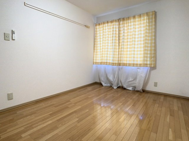 カーディナルESTの洋室