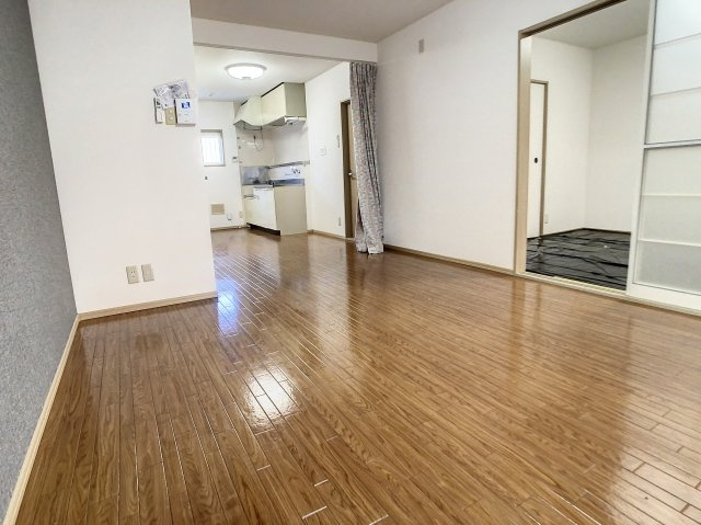 カーディナルESTの居間・リビング