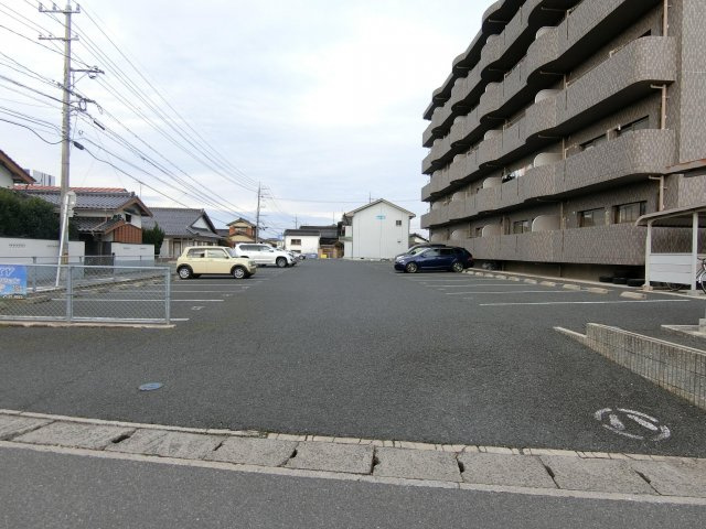 スカイマンションEの駐車場
