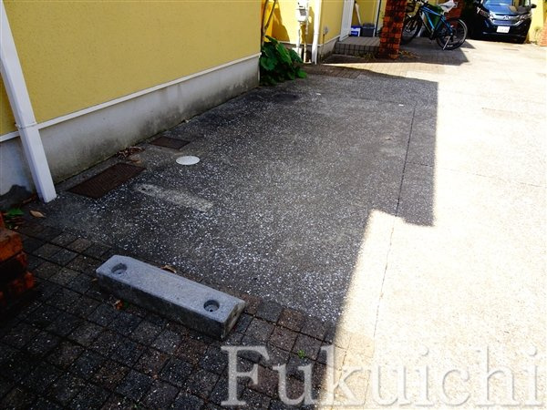 マイセンコートの駐車場