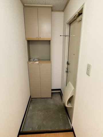 ドミール赤間苑の玄関