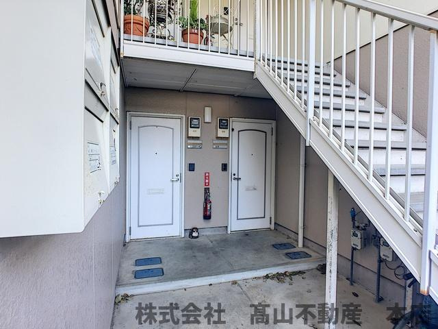 ドミール赤間苑のエントランス