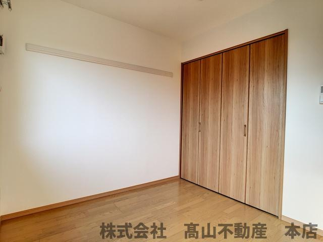 ラフォーレさつき八番館の居間・リビング