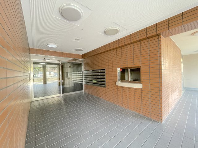 グランピアマンショングーデンハイツ空港南のエントランス
