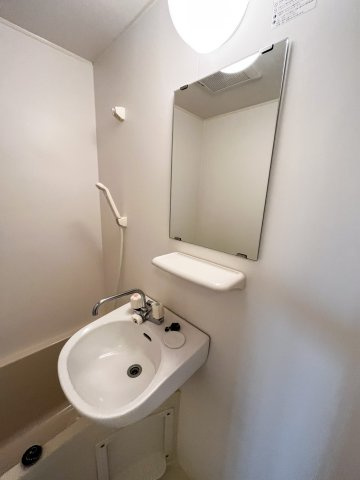 日伸第三マンションの洗面所