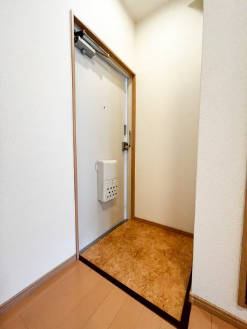 日伸第三マンションの玄関