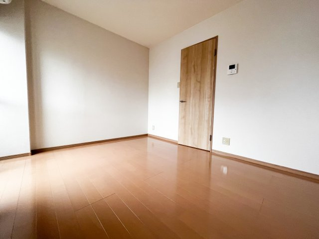 日伸第三マンションの洋室