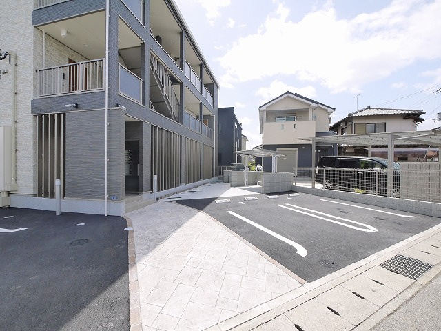 カモミール菅原東の駐車場