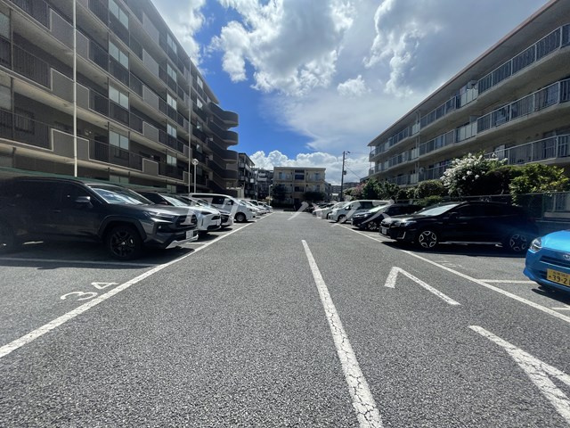 千葉市花見川区幕張本郷３丁目の賃貸マンションの駐車場
