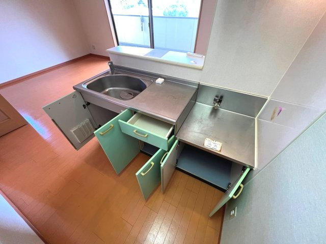 グランドガーデンツインステージ Nのキッチン