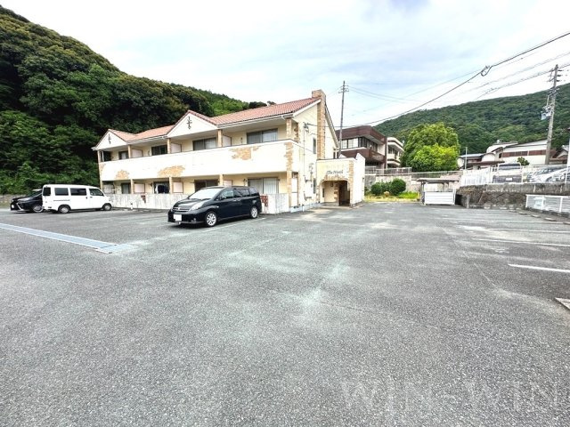 グランドガーデンツインステージ Nの駐車場