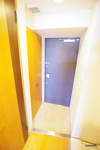 エステムコート新大阪7ステーションプレミアム　仲介手数料無料の玄関