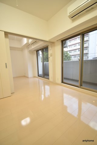 エステムコート新大阪9グランブライト　仲介手数料無料の居間・リビング