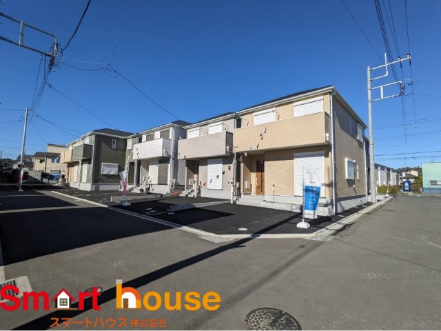 田名新築全19棟　都市ガス　車2台駐車可　学区：田名小学校・田名中学校の前面道路含む現地写真|前面道路は閑静な住宅地をはしる車通りの少ない道路。お車の出し入れが苦手なママや小さなお子様にも安心ですね。しっかり舗装もされているので、ベビーカーや自転車で通っても快適に通行できます。
