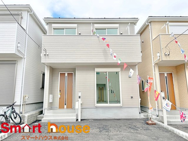 田名新築全19棟　都市ガス　車2台駐車可　学区：田名小学校・田名中学校の外観|前面道路は閑静な住宅地をはしる車通りの少ない道路。お車の出し入れが苦手なママや小さなお子様にも安心ですね。しっかり舗装もされているので、ベビーカーや自転車で通っても快適に通行できます。
