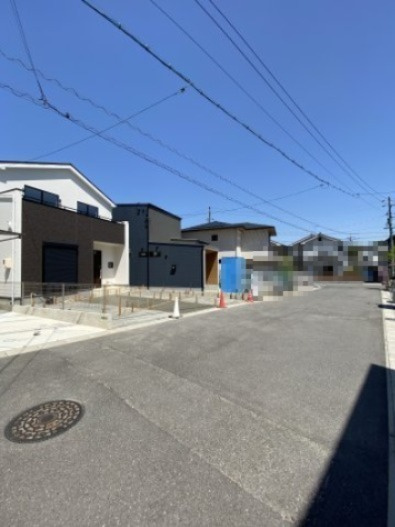 新築戸建　上安２丁目の前面道路含む現地写真