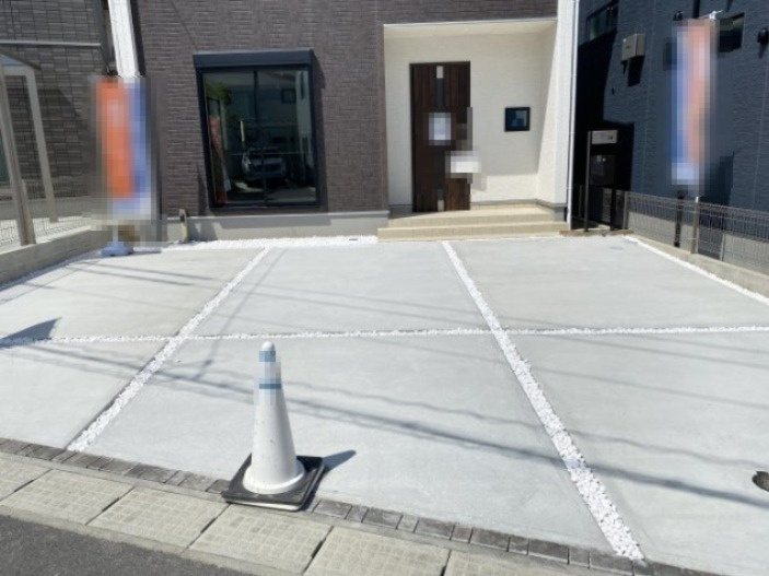 新築戸建　上安２丁目の駐車場|並列3台駐車可能です（車種による）