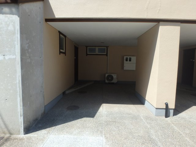 ヨットハウスの駐車場