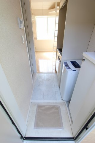 ネオステージ横須賀中央の玄関|同アパートの参考写真です。