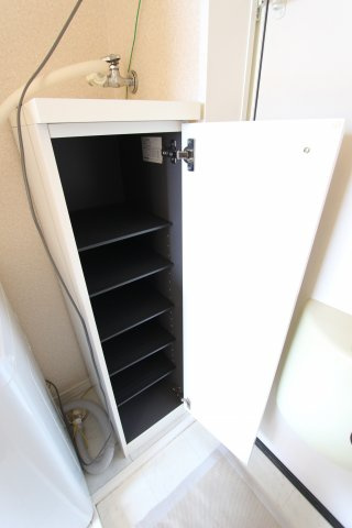 ネオステージ横須賀中央の収納|同アパートの参考写真です。