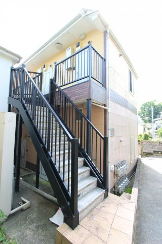 ネオステージ横須賀中央のエントランス