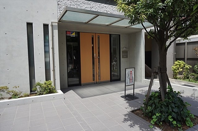 プルミエール多摩川　（川崎区本町2丁目）のエントランス|毎日通るエントランスはこのようになっています