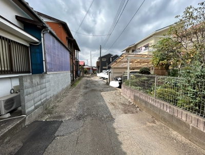 【前面道路含む現地写真】 | 都岡町新築戸建て | アスファルト塗装します。