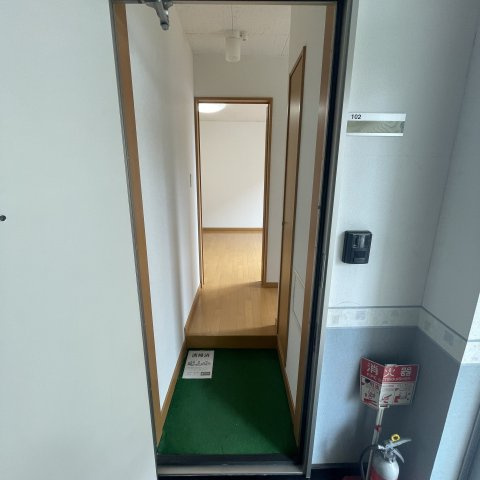 東町グレイスタウンＤの玄関