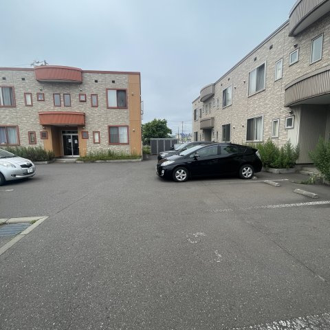 東町グレイスタウンＤの駐車場