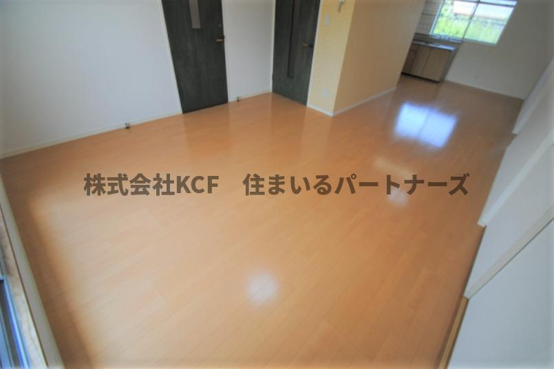 グランデール長園Bの居間・リビング|使いやすい居間です