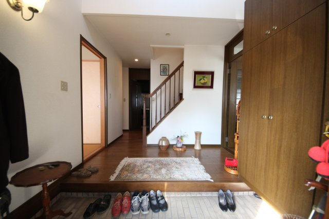 【玄関】 | 大津市仰木の里東5丁目11-15　中古戸建 | 毎日通る玄関はこちらです