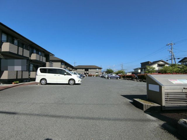 ユーステージ　C棟の駐車場
