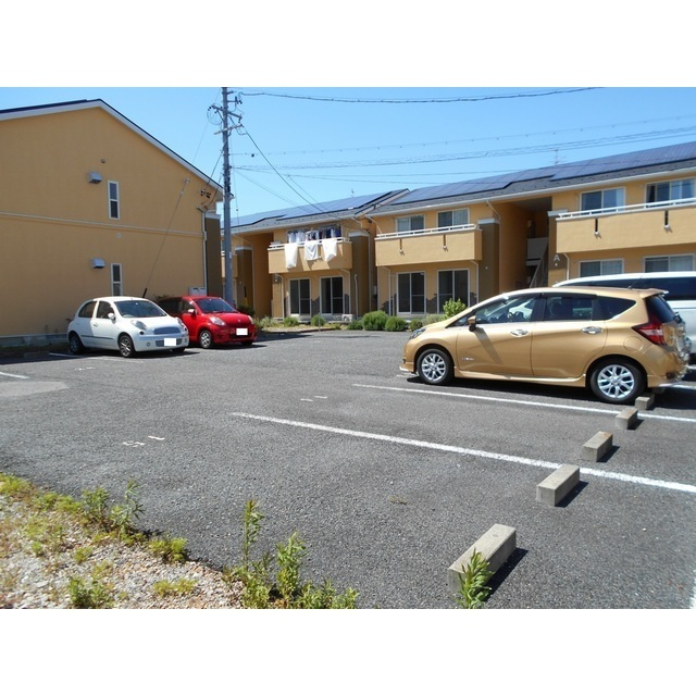 岐阜市鏡島南３丁目の駐車場