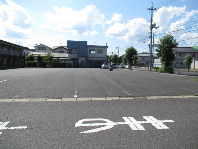 高野山西 売土地　２８４坪の前面道路含む現地写真