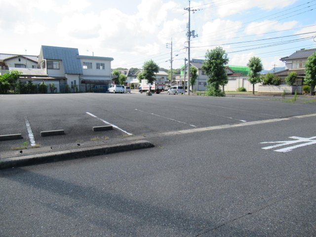 高野山西 売土地　２８４坪の前面道路含む現地写真