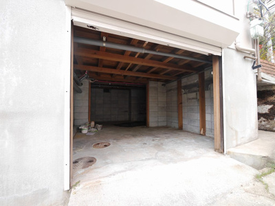 【その他】 | 潮見台町3丁目貸戸建 | 地下倉庫スペース付。自転車やバイク置場にも利用可能。（車の乗入は不可）