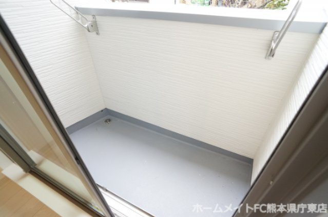 熊本市中央区黒髪６丁目のアパートのバルコニー|写真は同施工会社の類似物件となります。