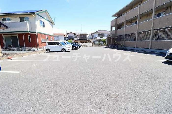 グランシャリオの駐車場
