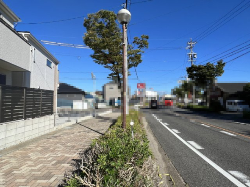 碧南市霞浦町新築戸建　2号棟の前面道路含む現地写真|碧南市霞浦町新築戸建2号棟前面道路写真です。南側公道約18ｍ