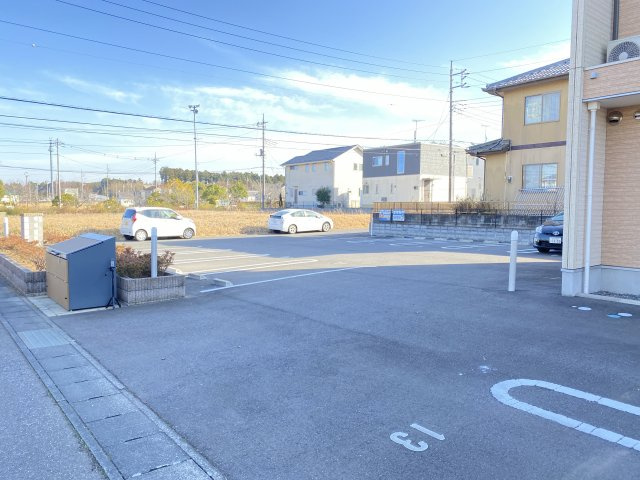 シエルおおつ野 Bの駐車場