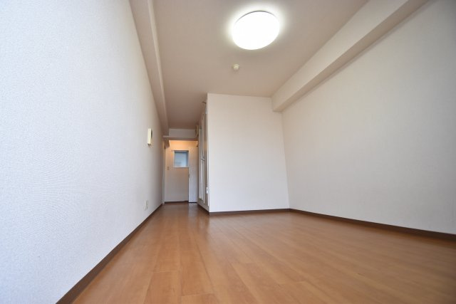 カターラなにわの洋室