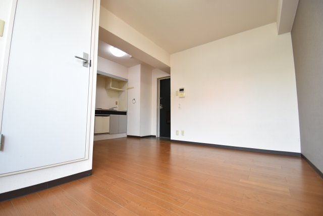カターラなにわの洋室