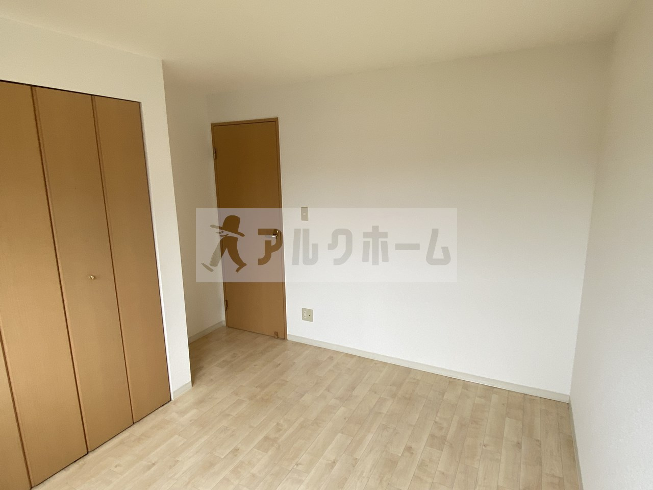 アドミラブール五条の宮壱番館の洋室